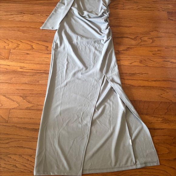 One shoulder gown - Picture 10 of 10